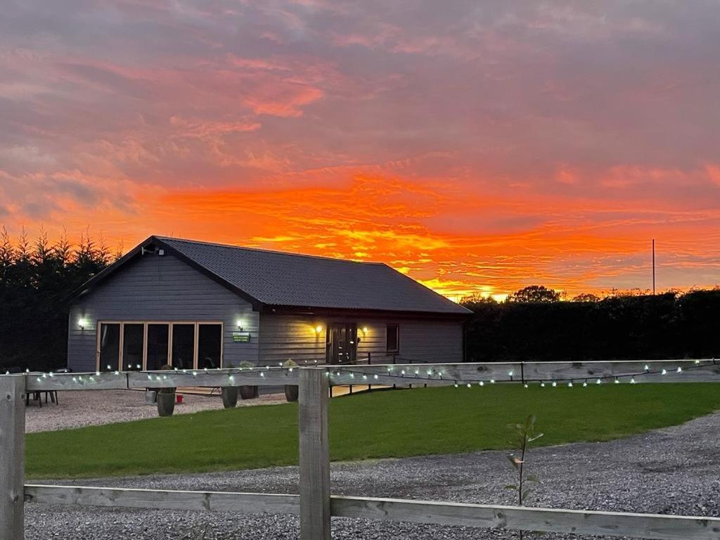 King Richard'S Luxury Lodge - Sleeps Up To 8 ,Dog Friendly ,Near Sherwood Forest At Fairview Farm In Nottingham Set In 88 Acres And Great For Groups,Family Gatherings,Corporate Events Eksteriør billede