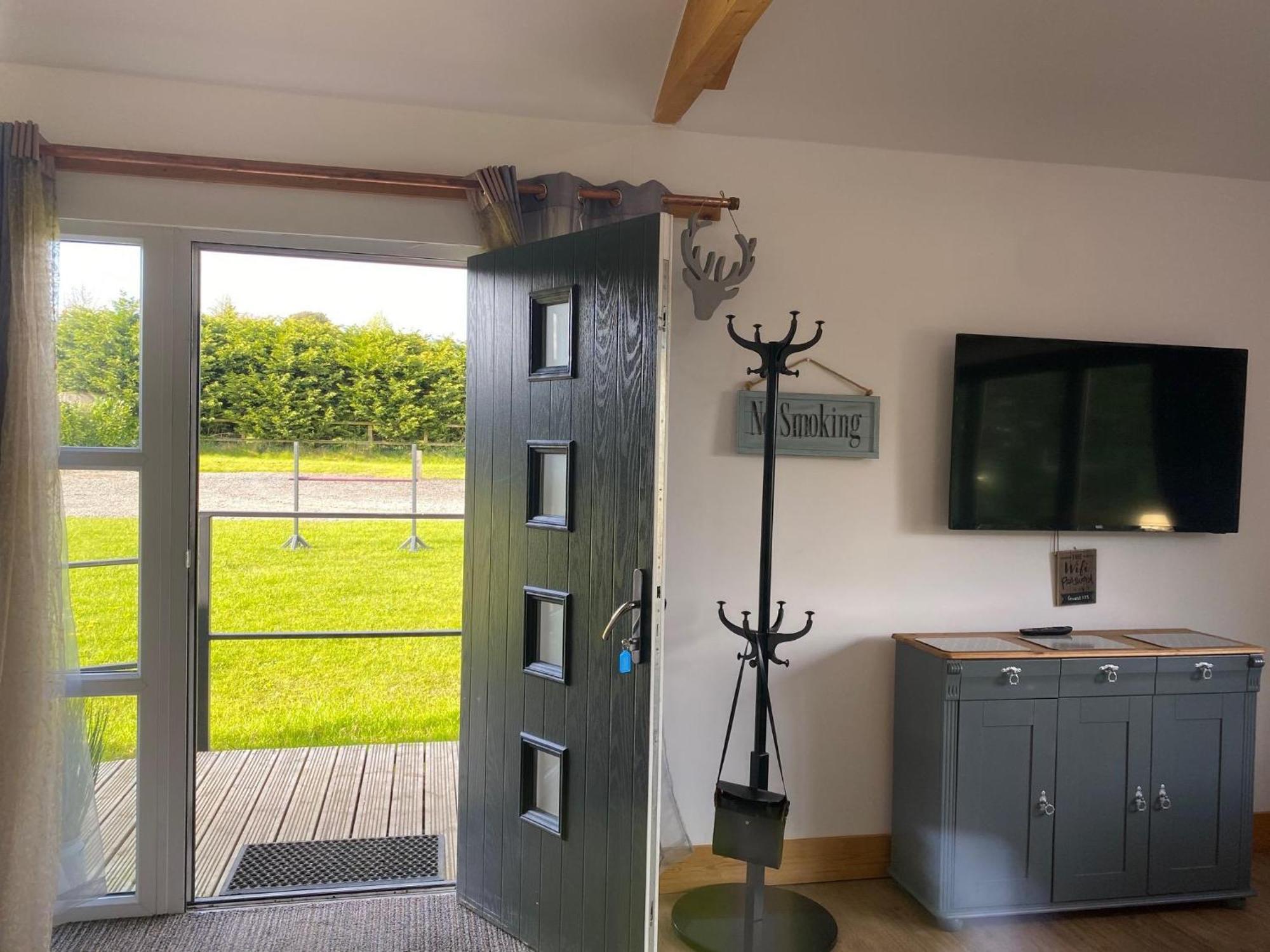 King Richard'S Luxury Lodge - Sleeps Up To 8 ,Dog Friendly ,Near Sherwood Forest At Fairview Farm In Nottingham Set In 88 Acres And Great For Groups,Family Gatherings,Corporate Events Eksteriør billede