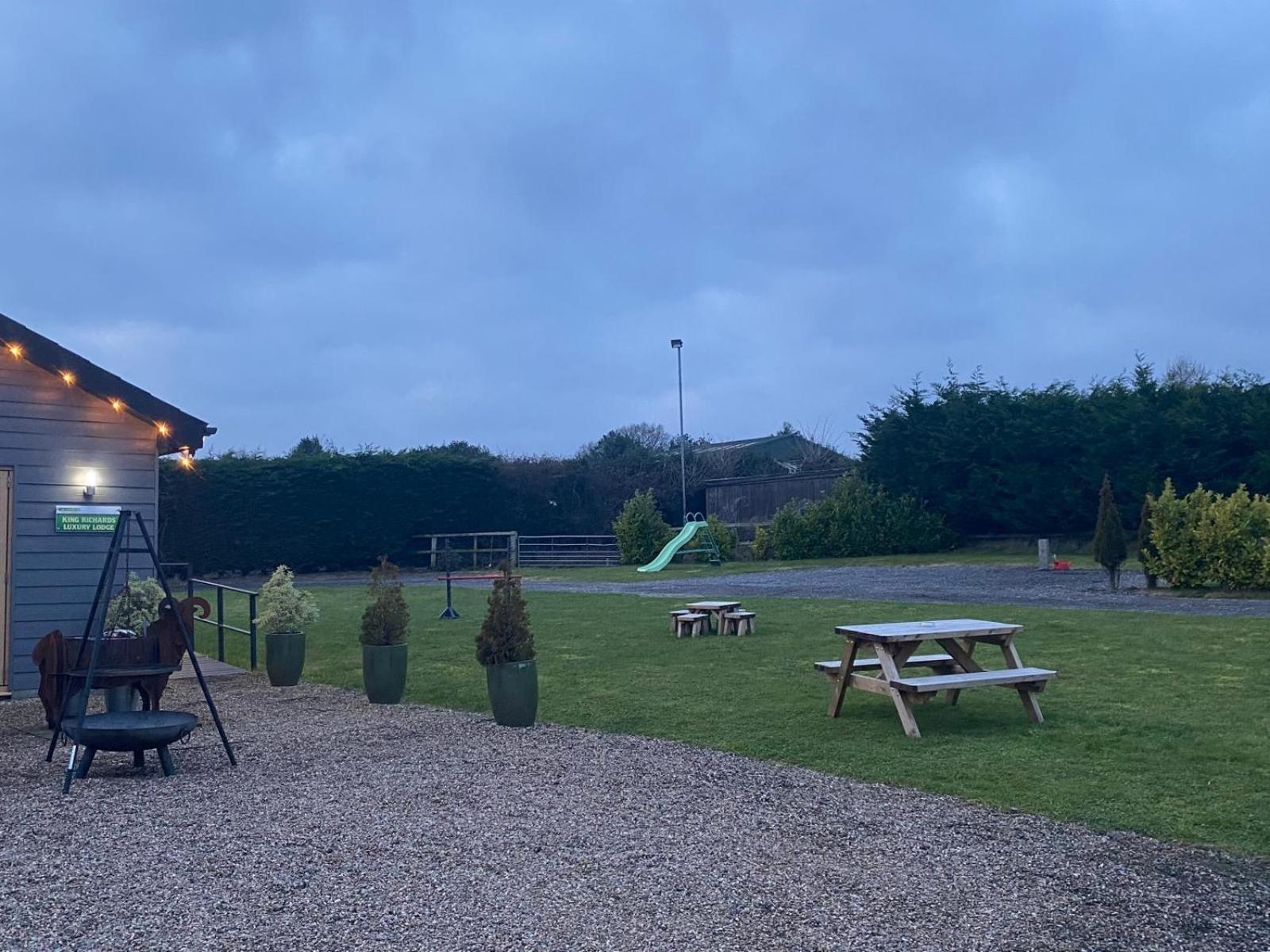 King Richard'S Luxury Lodge - Sleeps Up To 8 ,Dog Friendly ,Near Sherwood Forest At Fairview Farm In Nottingham Set In 88 Acres And Great For Groups,Family Gatherings,Corporate Events Eksteriør billede
